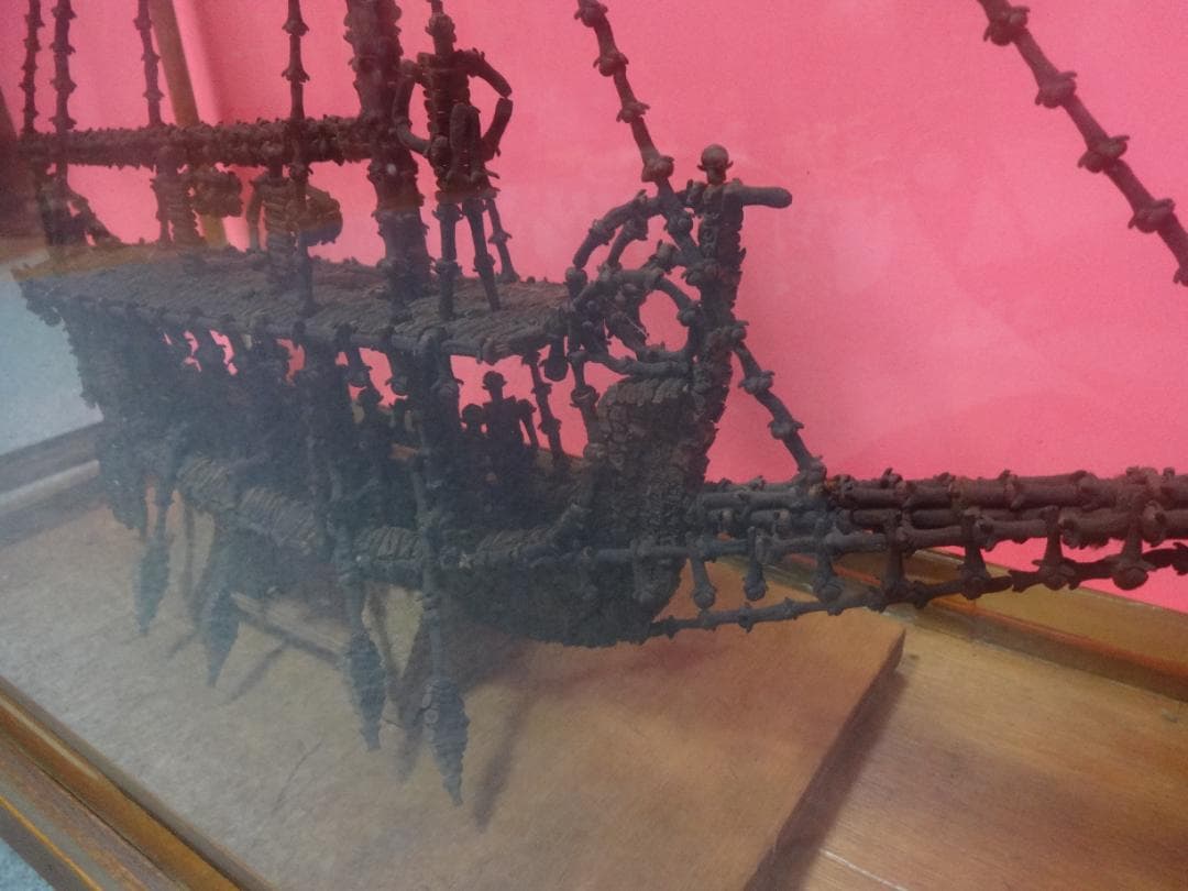 アンボン島の香木の船（人間国宝作成）