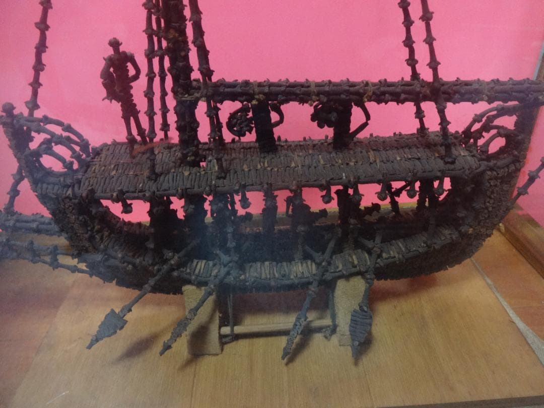 アンボン島の香木の船（人間国宝作成）