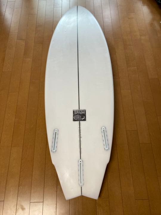 スーパーブランドサーフボードスパム5.5!23.6ℓ美品1月５日まで値下げ！