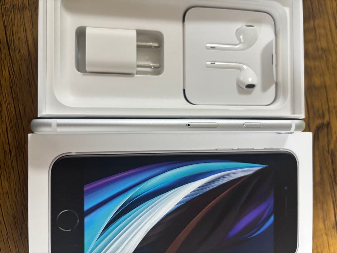 iPhone SE 第2世代 128GB SIMフリー バッテリー79%初期化済