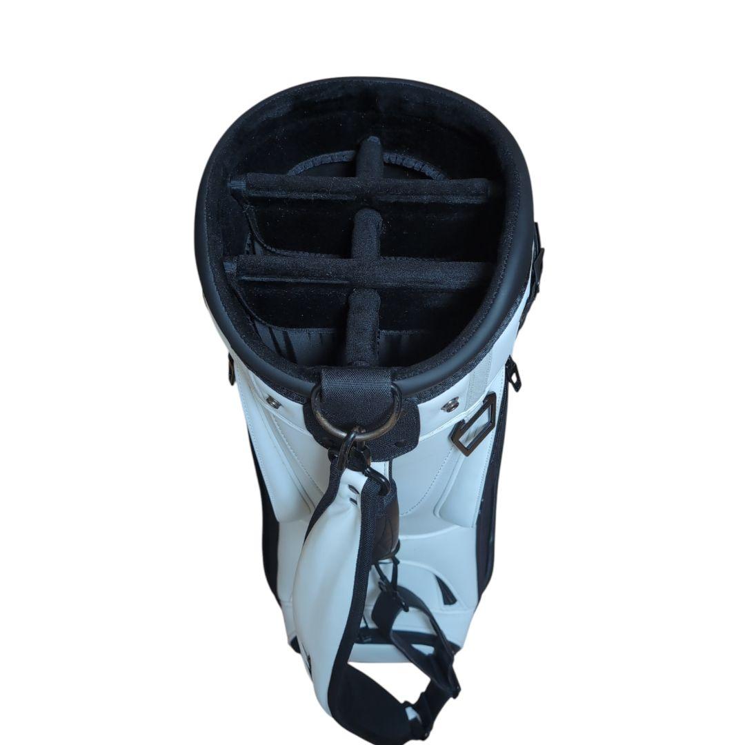 トラヴィスマシュー　キャディバッグ 白黒