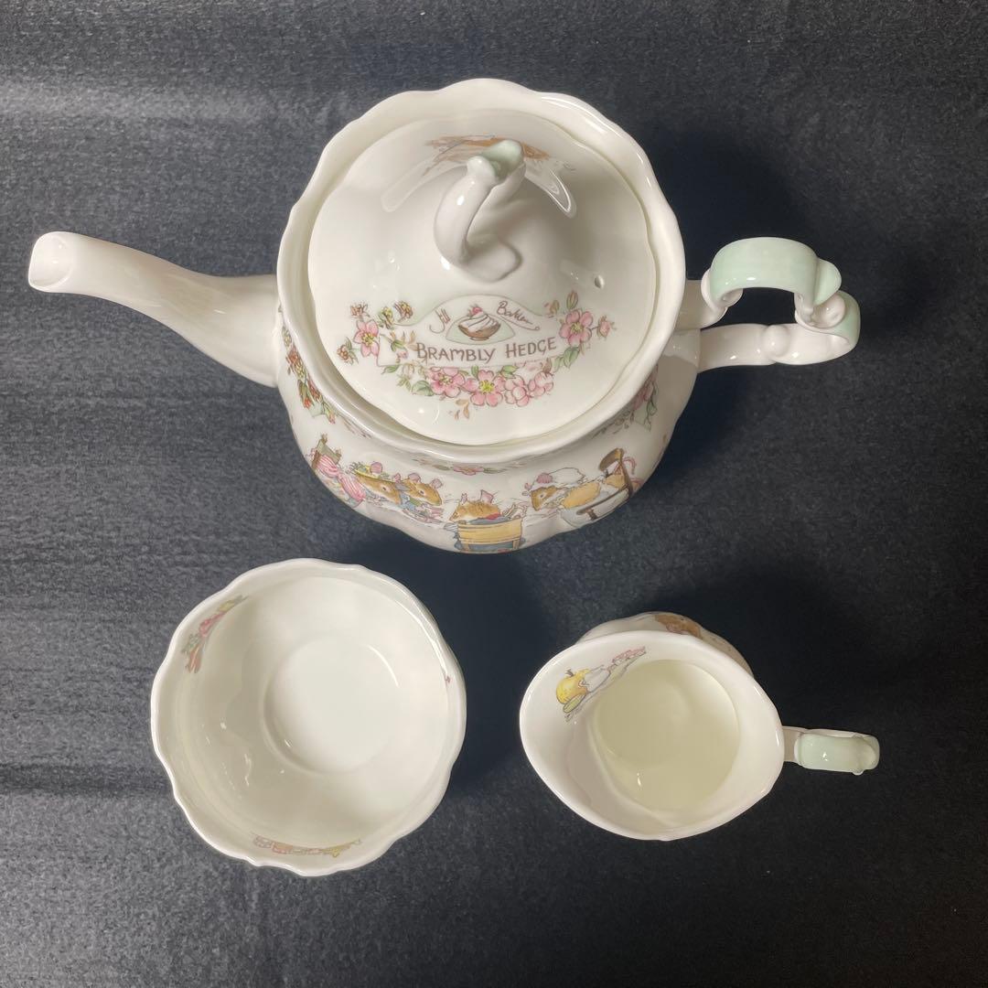 美品【4点セット】 ロイヤルドルトン ブランベリー ヘッジ　ティーセット