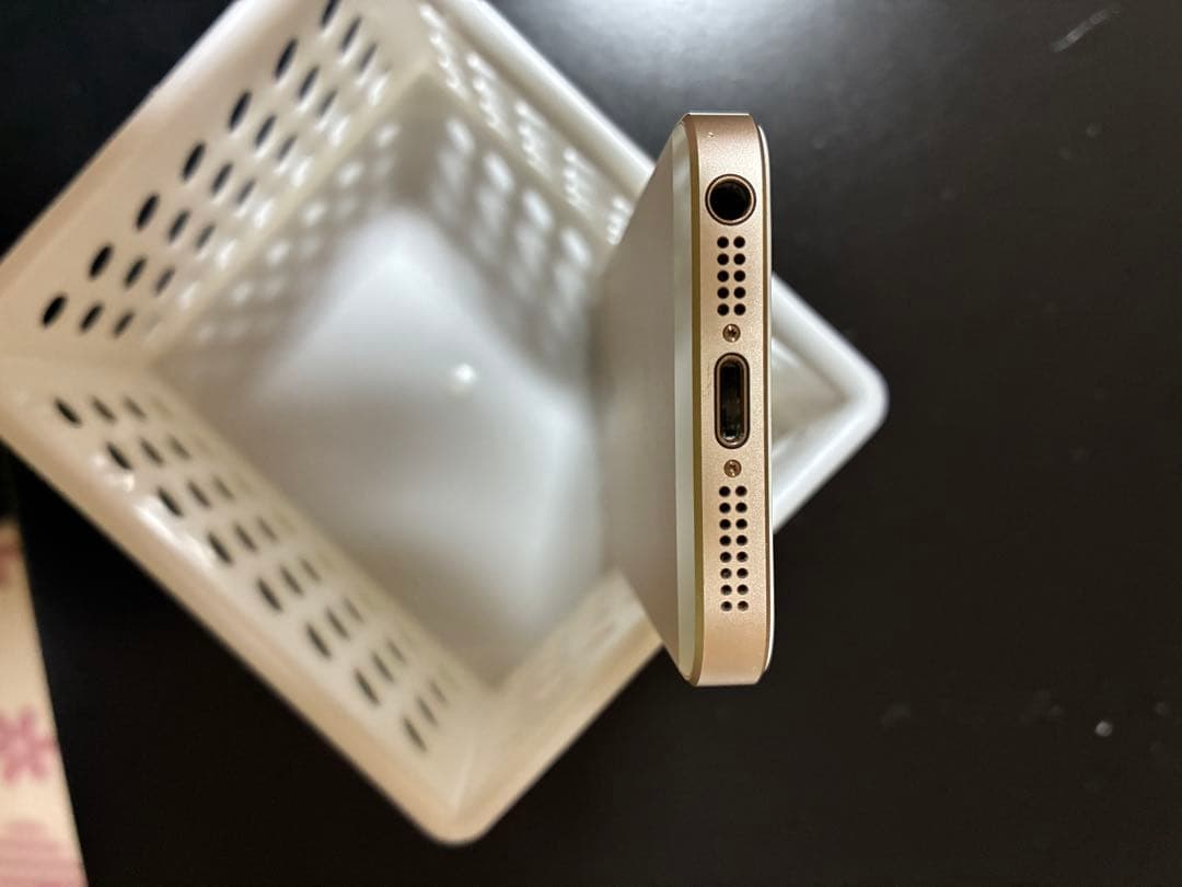 【外観・超美品】iPhone SE (1世代)ゴールド64GB ジャンク品