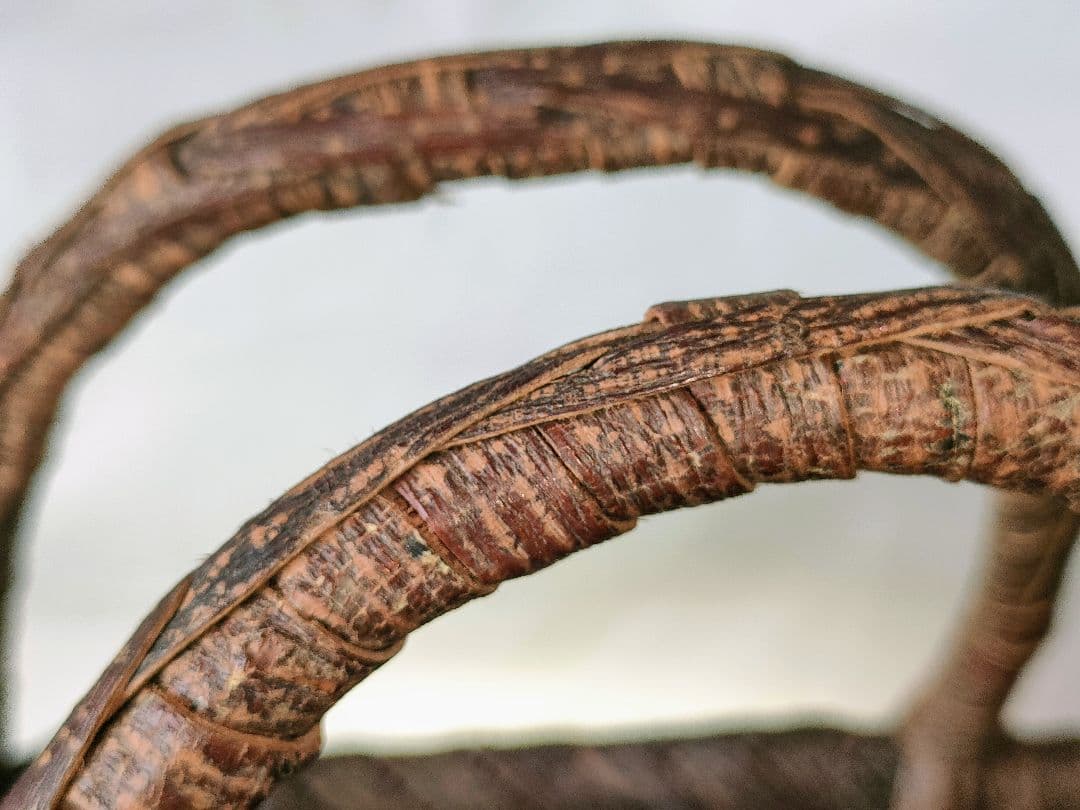 しの　希少天然素材 　沢胡桃かごバッグ　籠バック