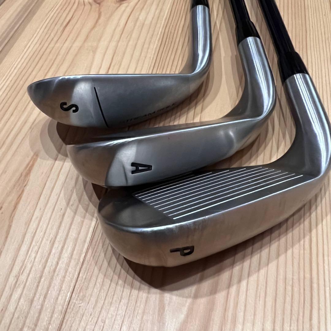 TOURSTAGEのViQゴルフバッグとゴルフクラブ13本セット