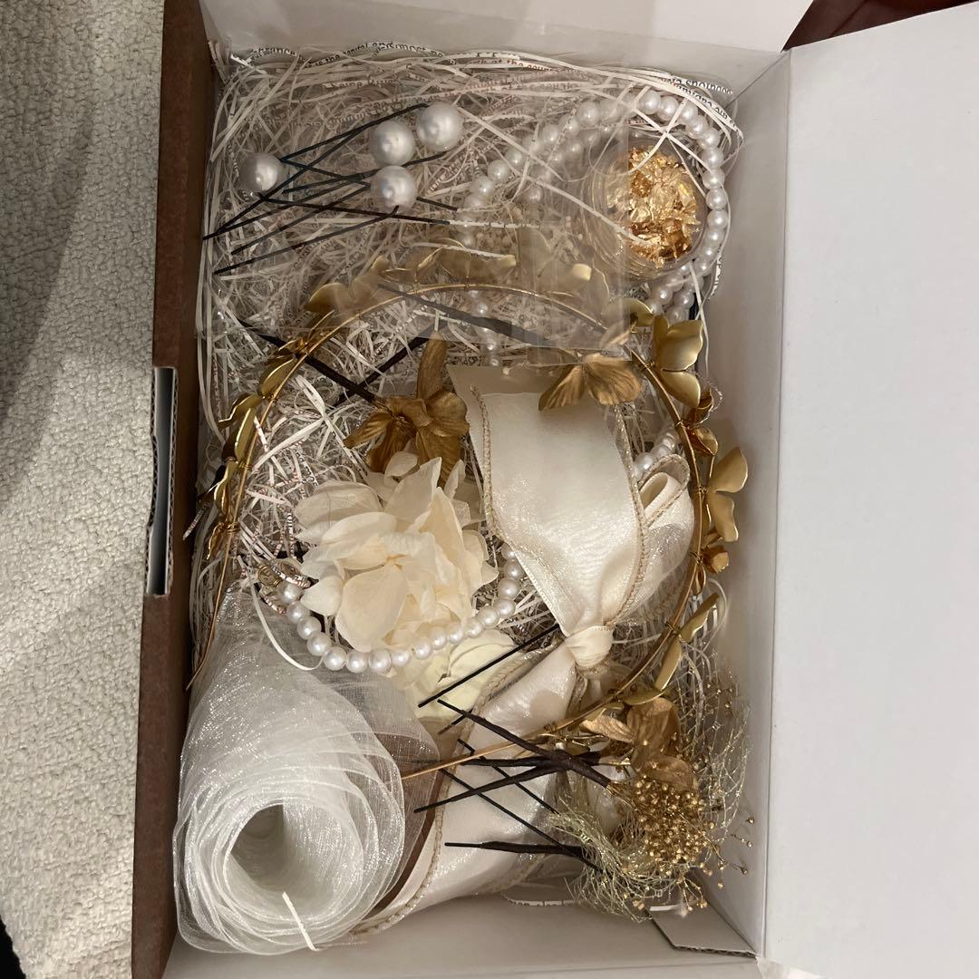 curumu. white×gold×corolla mix 髪飾り