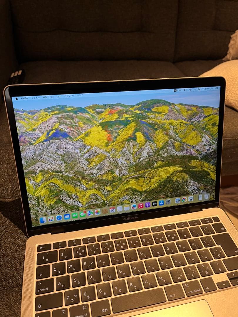 MacBook Air 2020 13インチ256GB Core i5充電43回