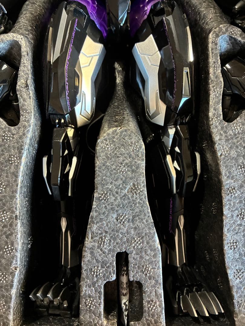 HOT TOYS ブラックパンサー フィギュア　アーティストコレクション