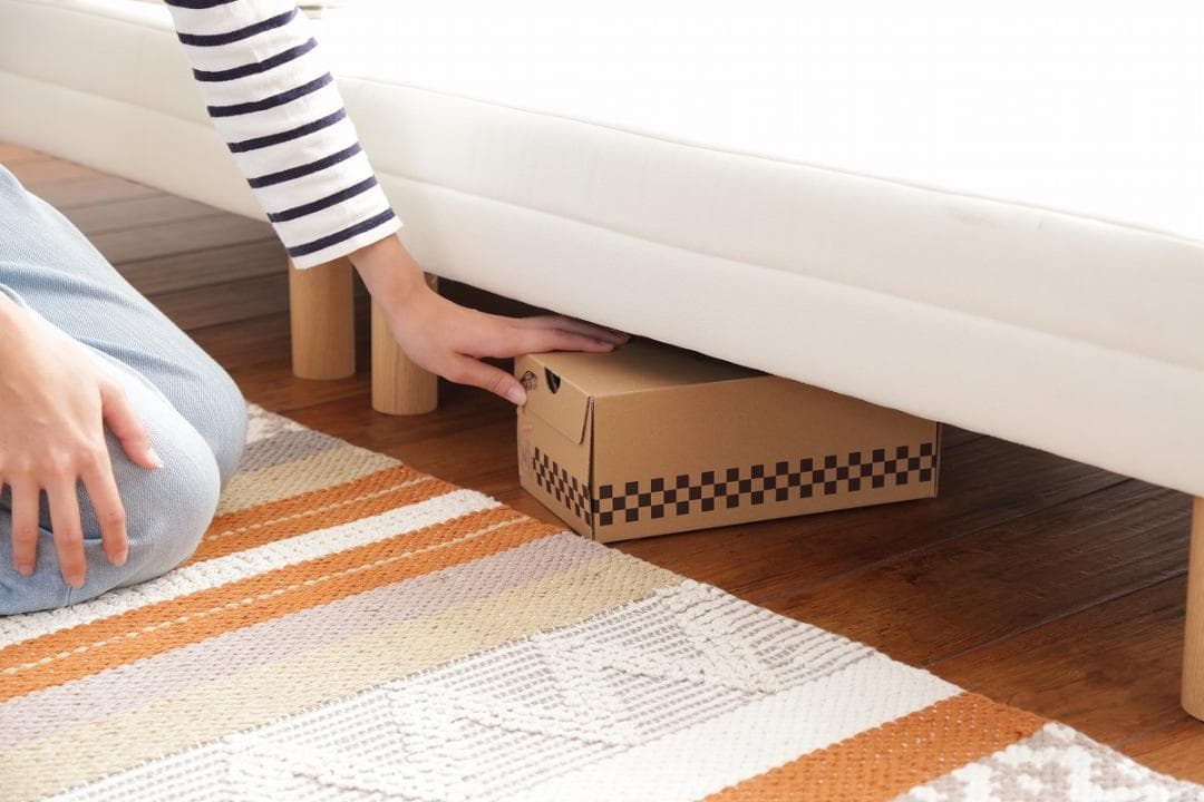 【新品・送料無料】脚付きマットレスベッド【セミダブル】