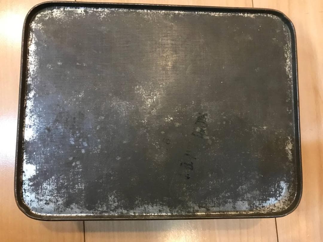 ブリキ缶　1950年代　インドのキャンディ缶　森の美女のリトグラフ