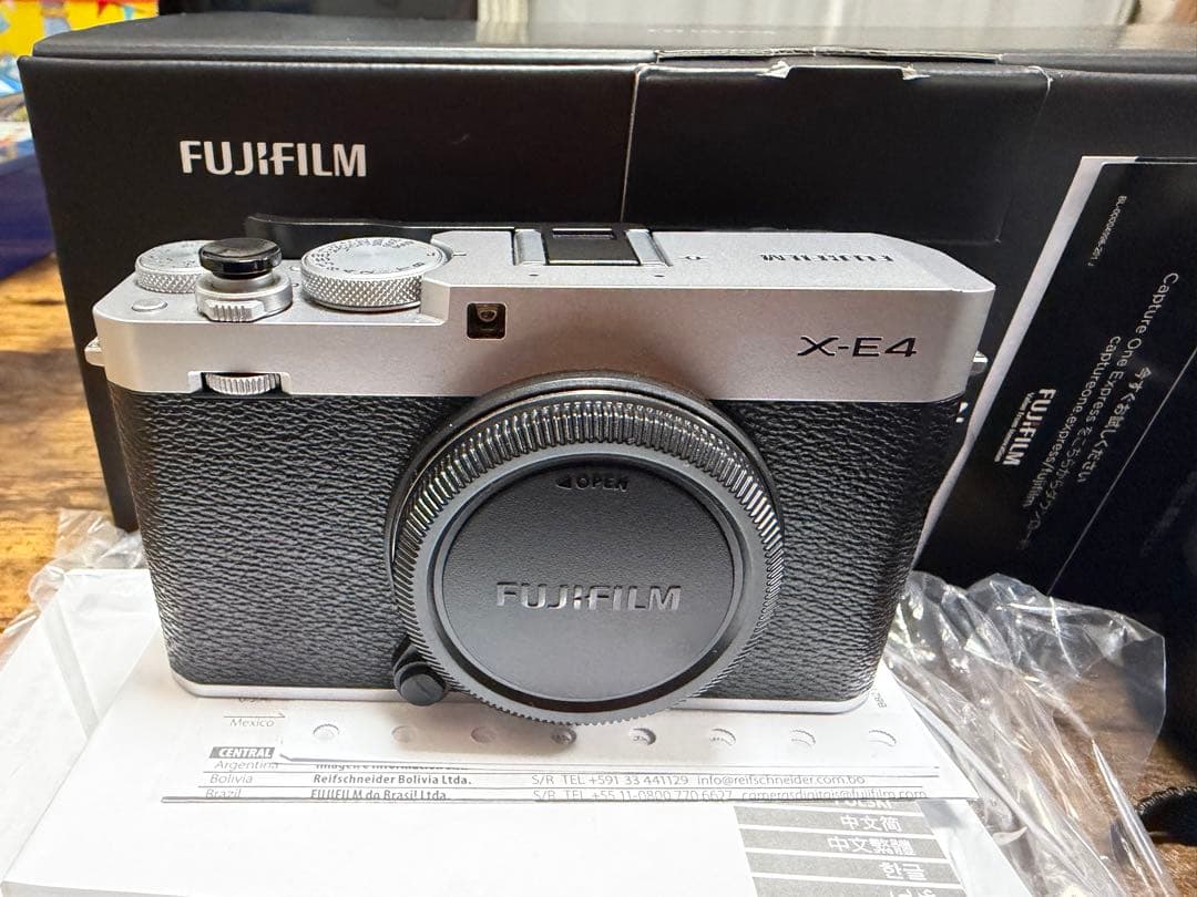 FUJIFILM X-E4 ミラーレス一眼カメラ