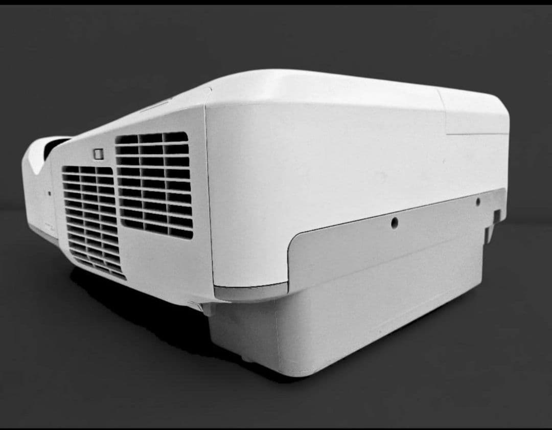 新品リモコン付EPSON 超短焦点ホームシアタープロジェクター　335