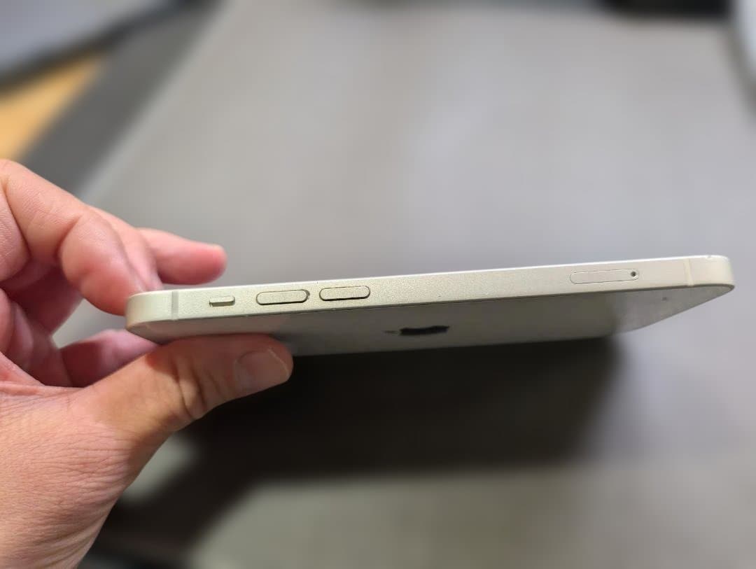 Apple iPhone 12 64GB ホワイト バッテリー100%