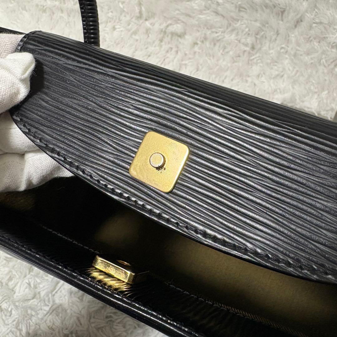 FENDI ✨【美品】✨　エピ　ショルダーバッグ　トートバッグ　ロゴ