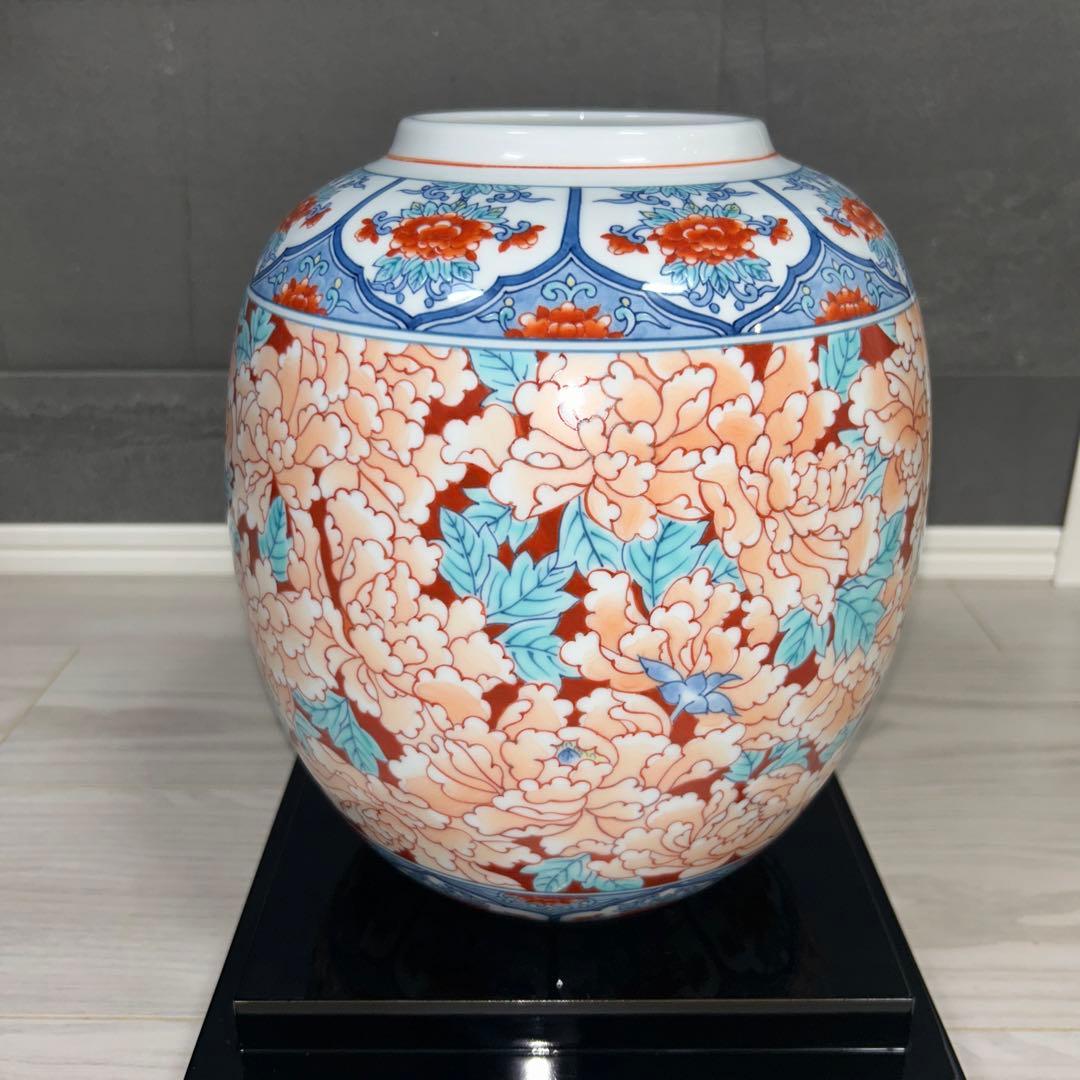 小笠原藤右衛門　提灯花瓶－赤濃牡丹尽くし