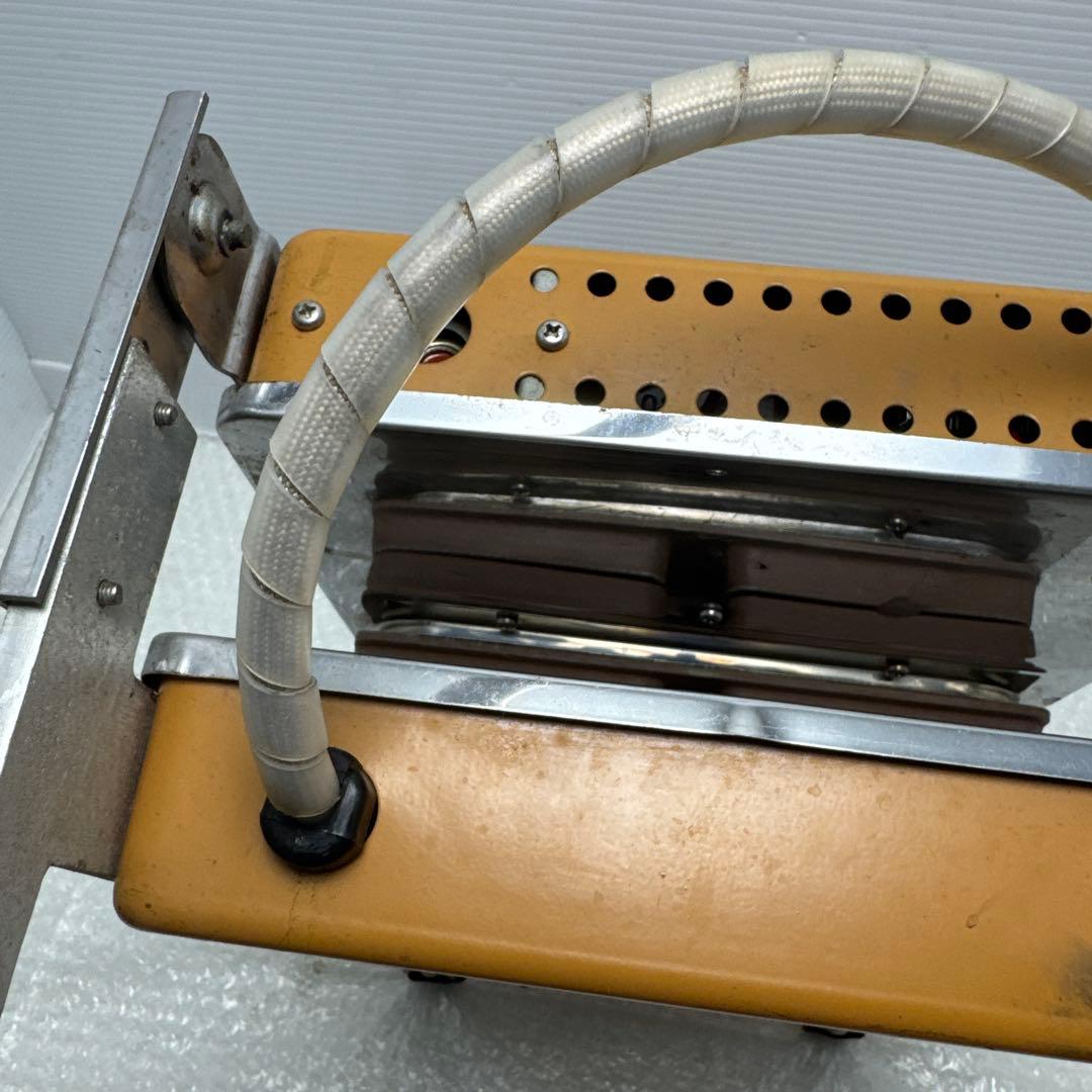 ワールドキッチンの業務用ワッフルメーカー「スナックベーカー KB2」