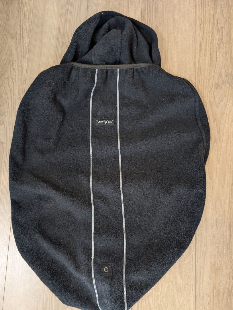 ベビービョルン　抱っこ紐　キャリアハーモニー　専用冬用カバー、スタイ付属