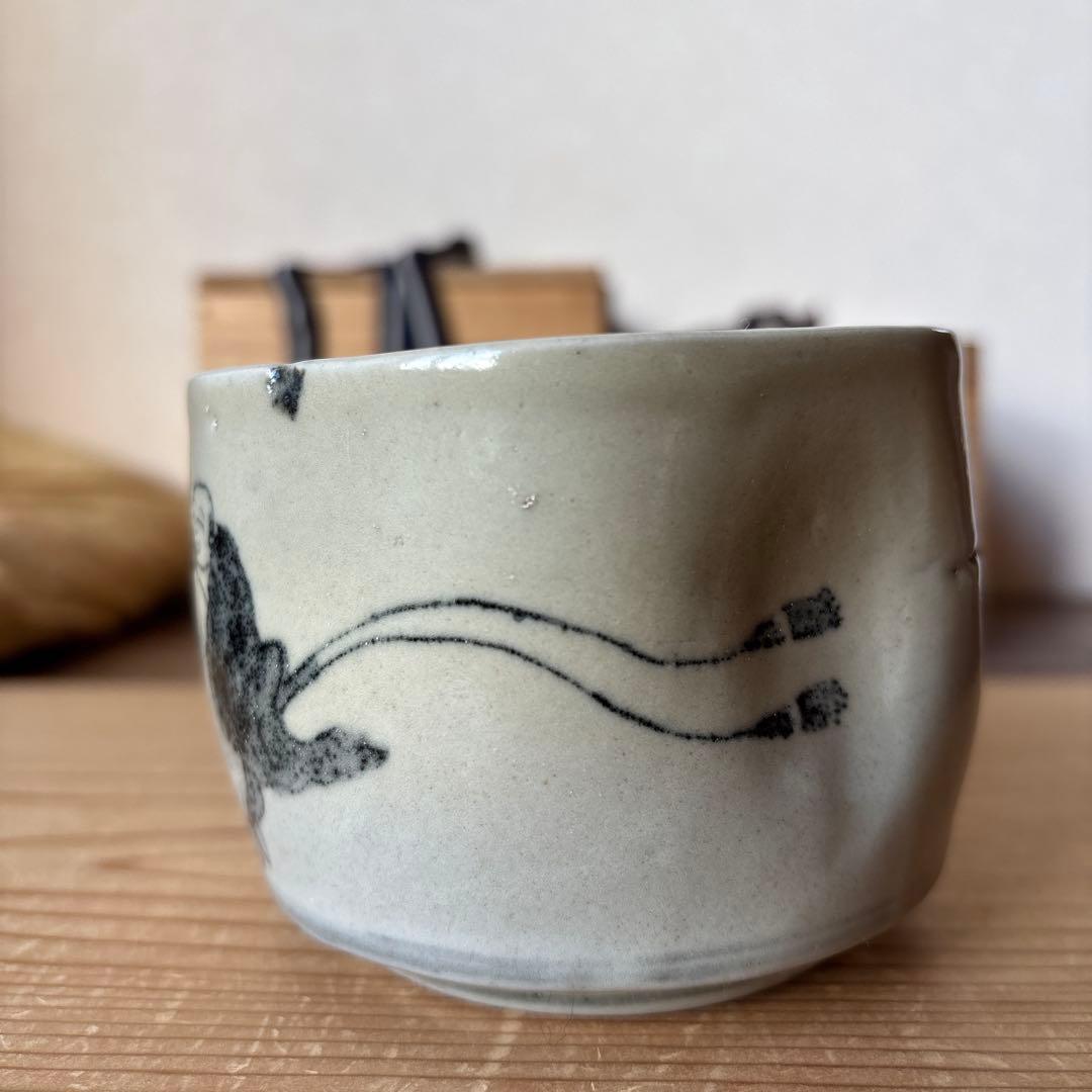 アンティーク伊万里　藍手いびつ茶碗　布袋さん絵　共箱付き