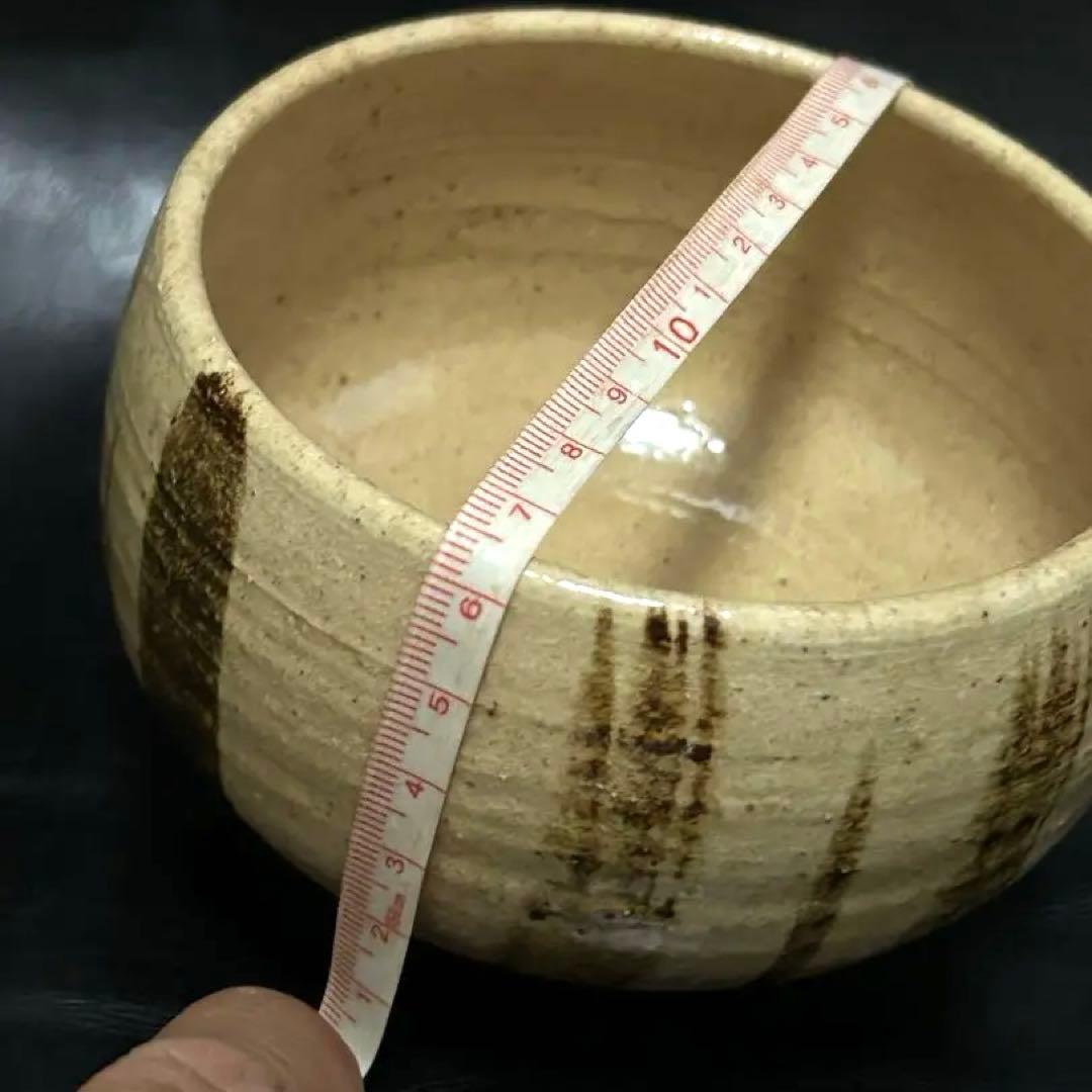 美しい古美術◾️蔵から美しい縦じま紋様の可愛らしいまん丸な抹茶茶碗が出て来ました。