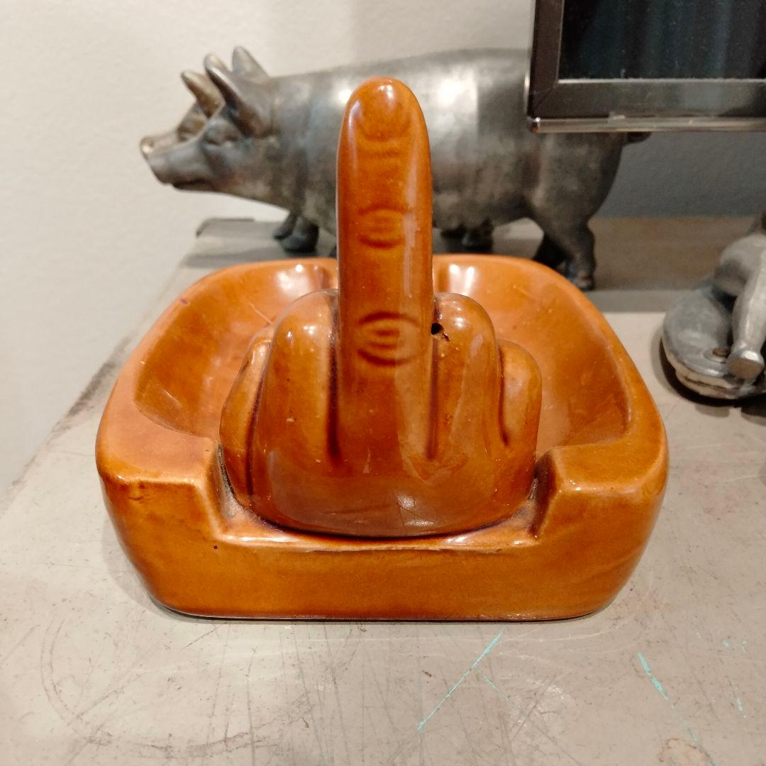 Fuck 　ファックユー　ハンド　手　置物　ビンテージ　反戦　灰皿 茶