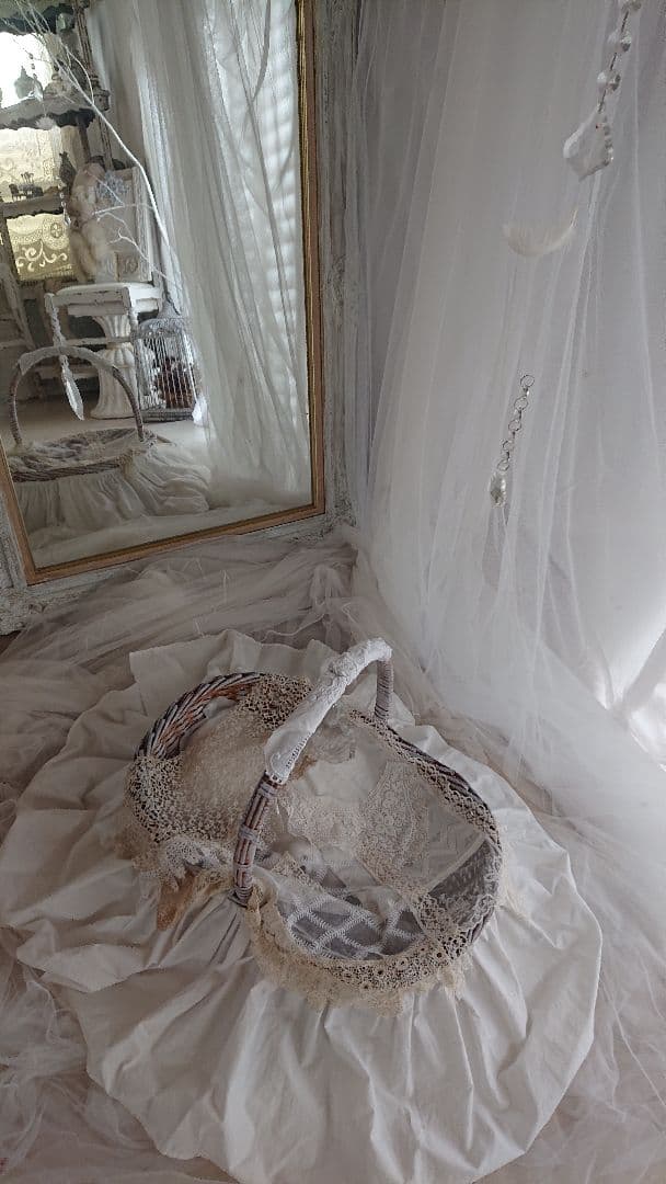 アンティークパニエ アンティークレースのカバー付き