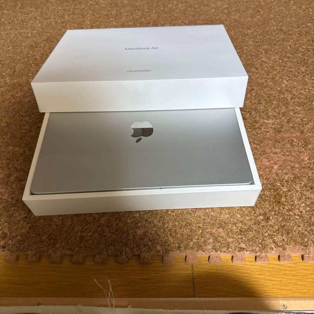Apple MacBook M2 256GB 8GBメモリ　2022
