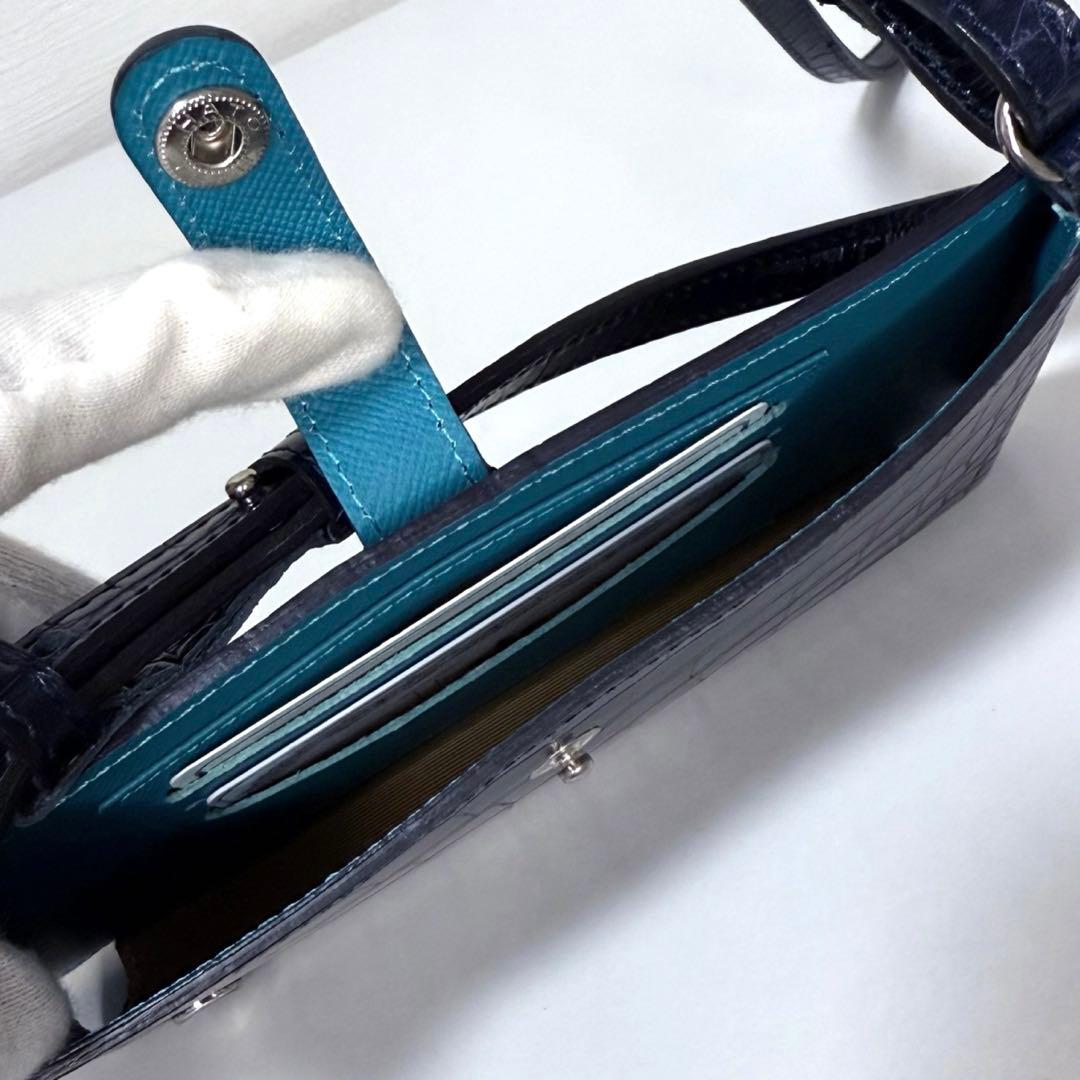 【極美品】 ADMJ 牛革クロコダイル型押し スマホポシェット