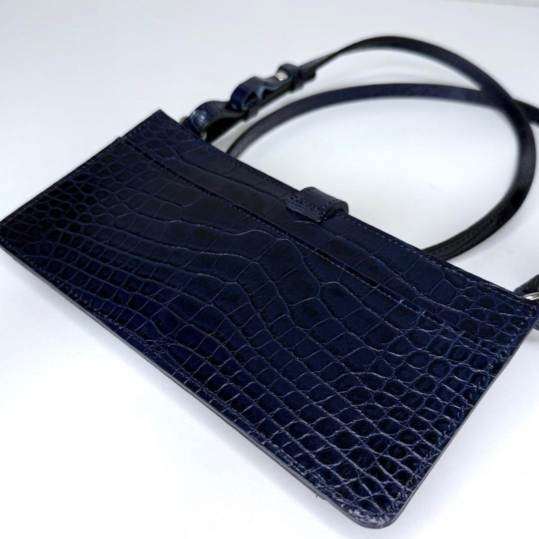 【極美品】 ADMJ 牛革クロコダイル型押し スマホポシェット