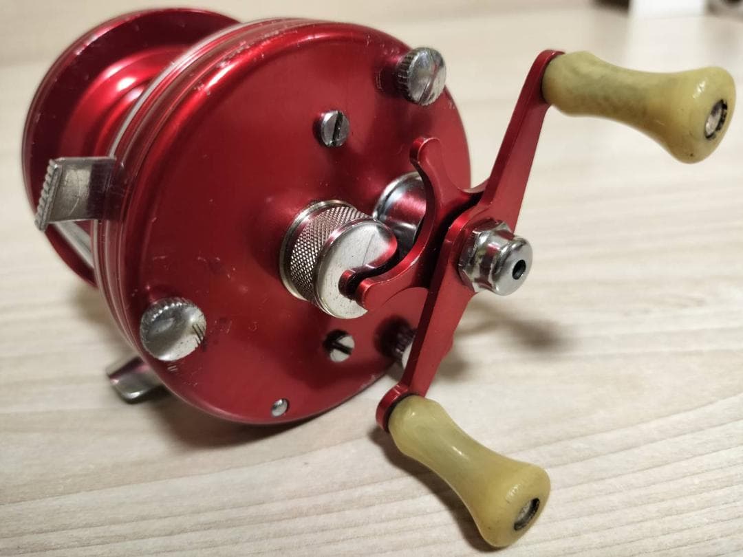 ◇アブガルシア　アンバサダー5000　ビンテージ　リール 　レッド