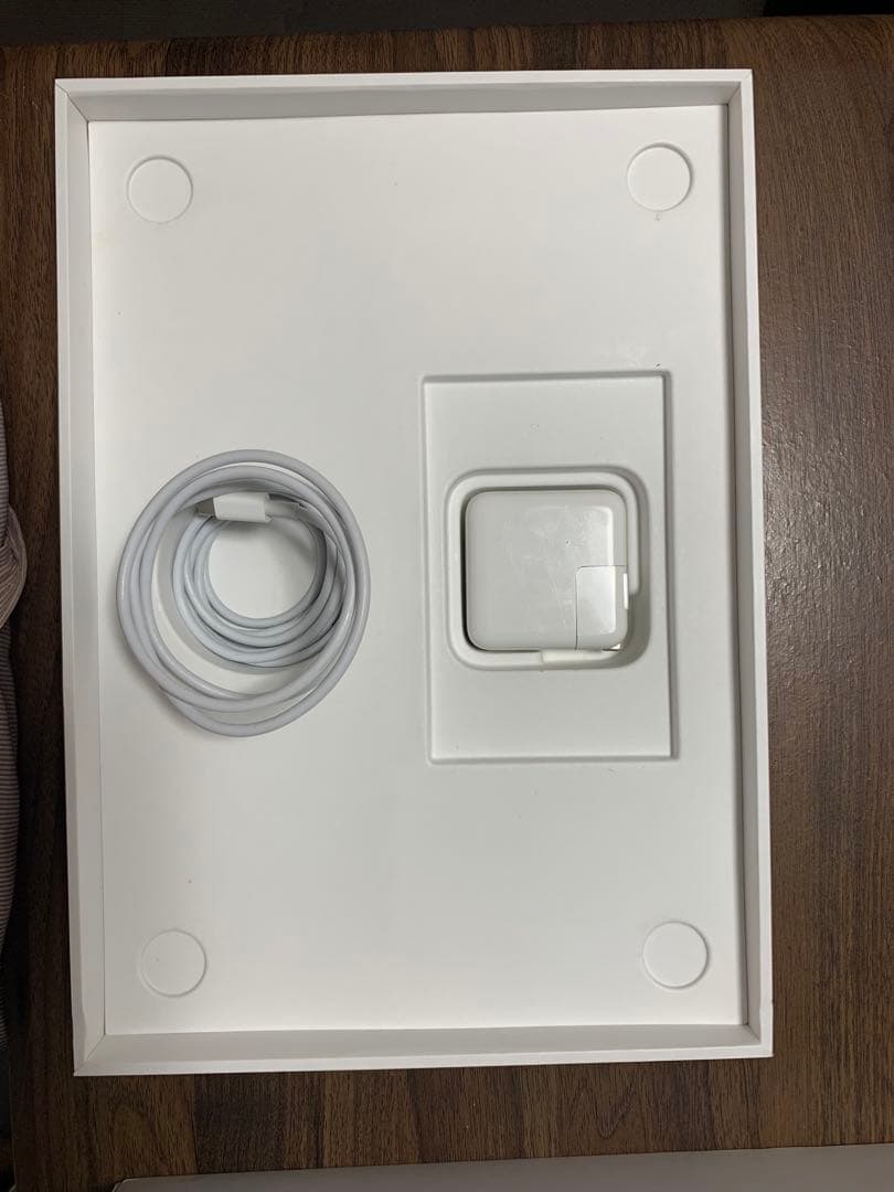 MacBook本体 Apple MacBook Air (M1, 8GB, 256GB)