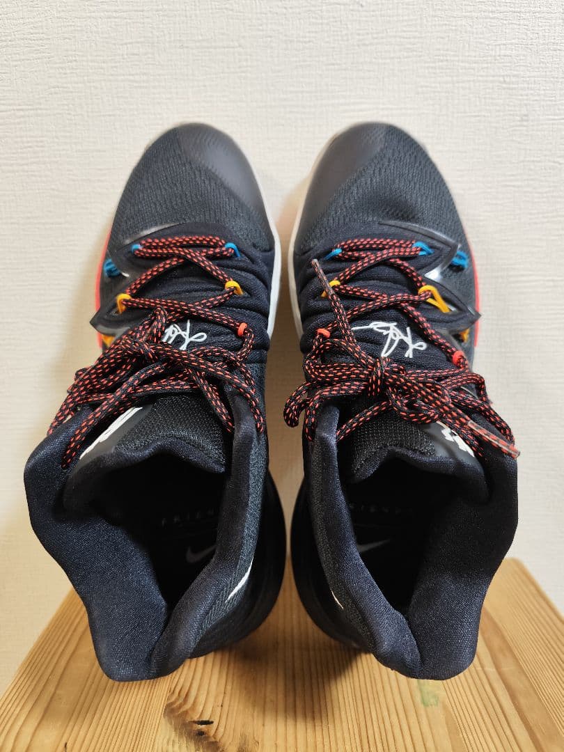 ま*る様 Nike Kyrie 5 Freinds ナイキ　カイリー5　フレンズ