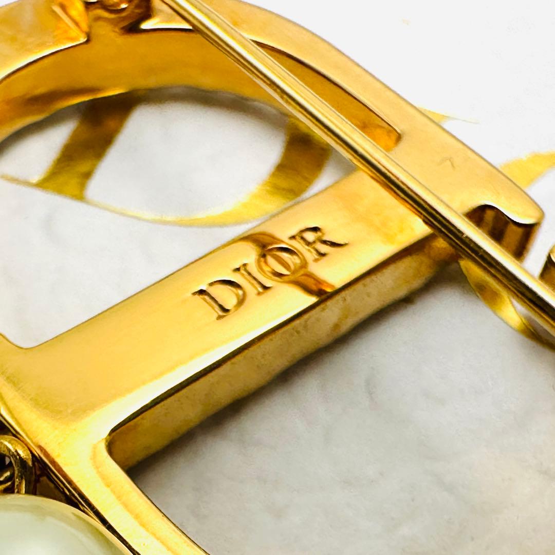DIOR プチCD ブローチ　ラインストーン　ロゴ　ゴールドカラー　レジンパール