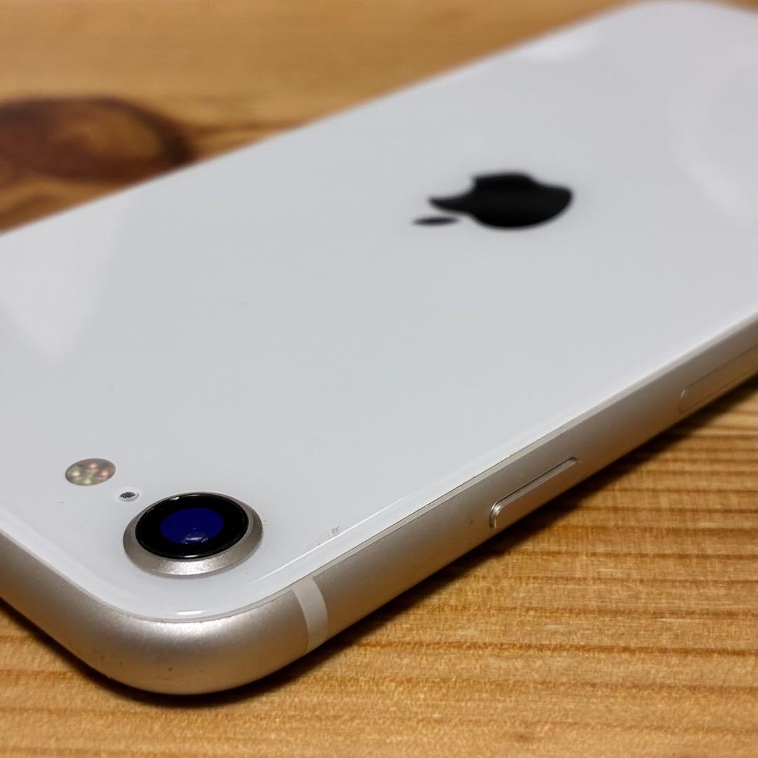 バッテリー新品　iPhoneSE第3世代64GB SIMフリー yy17700d