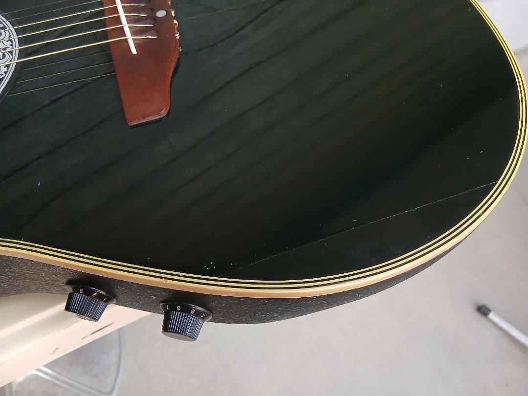 Celebrity by Ovation CC57 (エレアコ、ケース付)