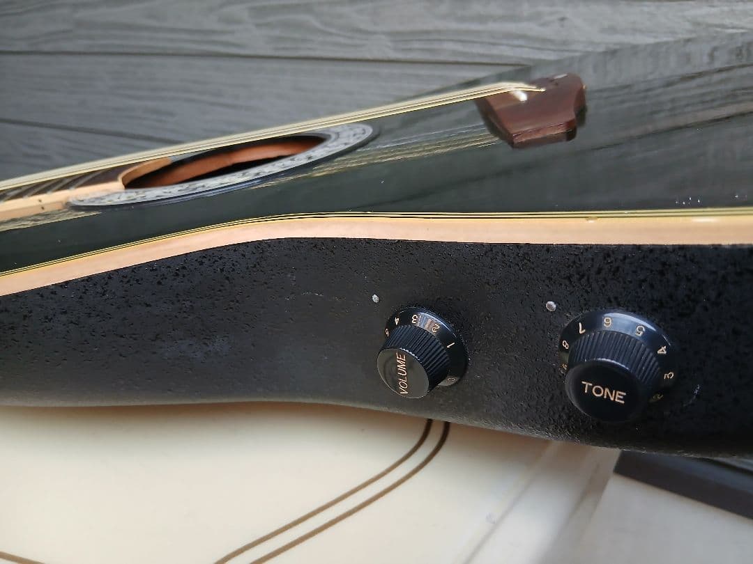 Celebrity by Ovation CC57 (エレアコ、ケース付)