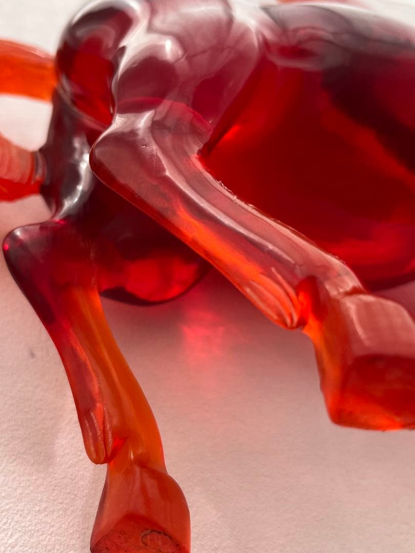 馬の置物 赤　中国　手彫り　蔵出し