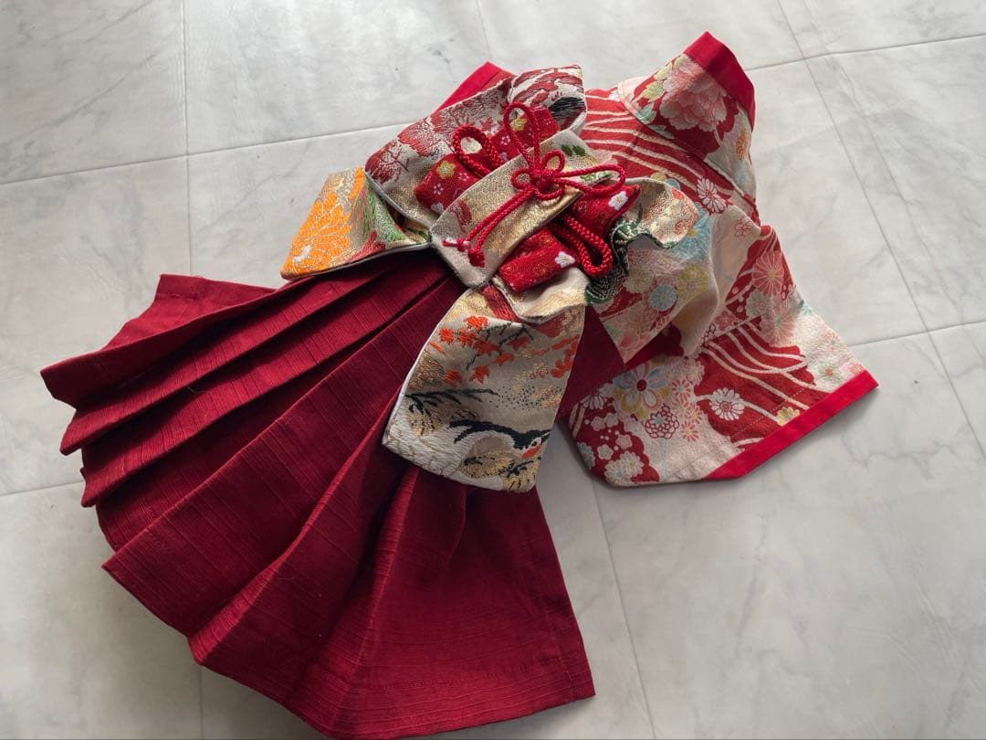 花　わんちゃんの可愛い袴の着物　オーダー作成　赤花結びと古典柄　２着