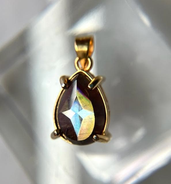 国産天川村 レインボーガーネット ジェムグレードペンダントトップ◇