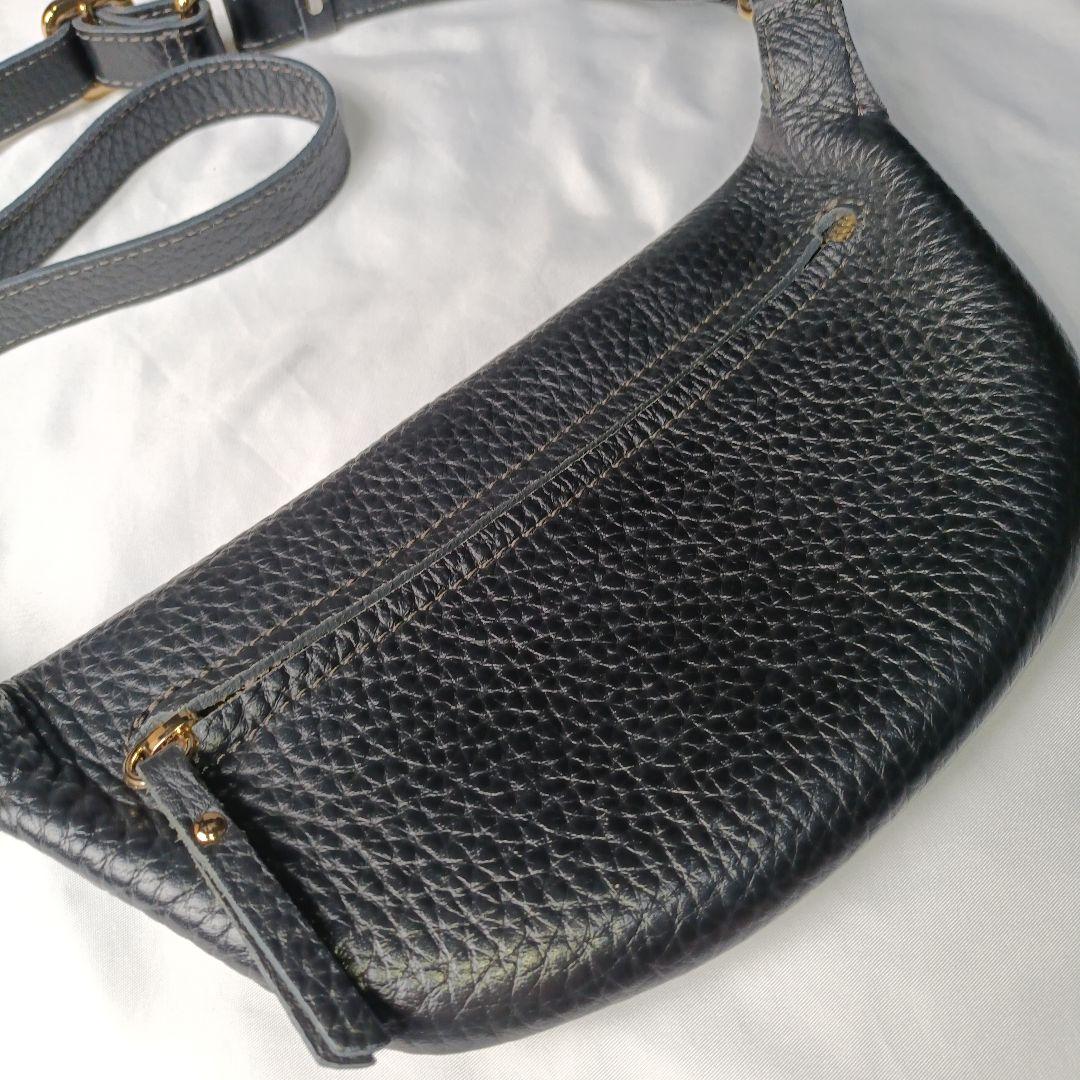 美品■IACUCCI オールレザー ショルダーバッグ　ブラック ウエストポーチ