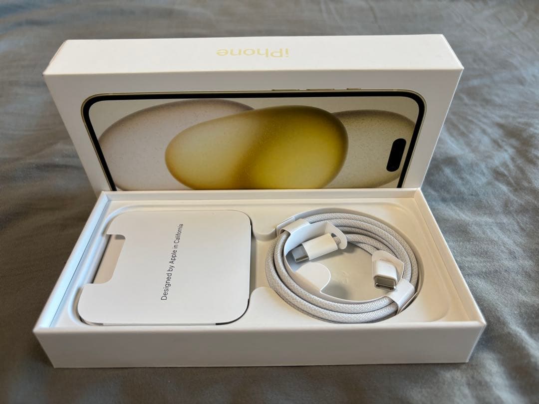 【美品】SIMフリー　Apple iPhone 15 256gb イエロー