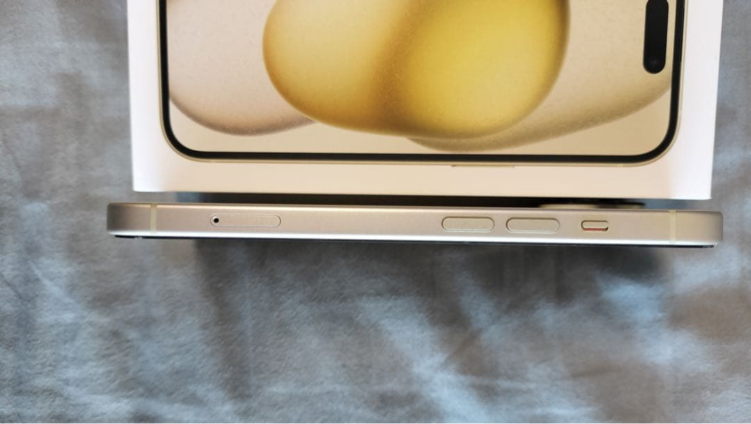 【美品】SIMフリー　Apple iPhone 15 256gb イエロー