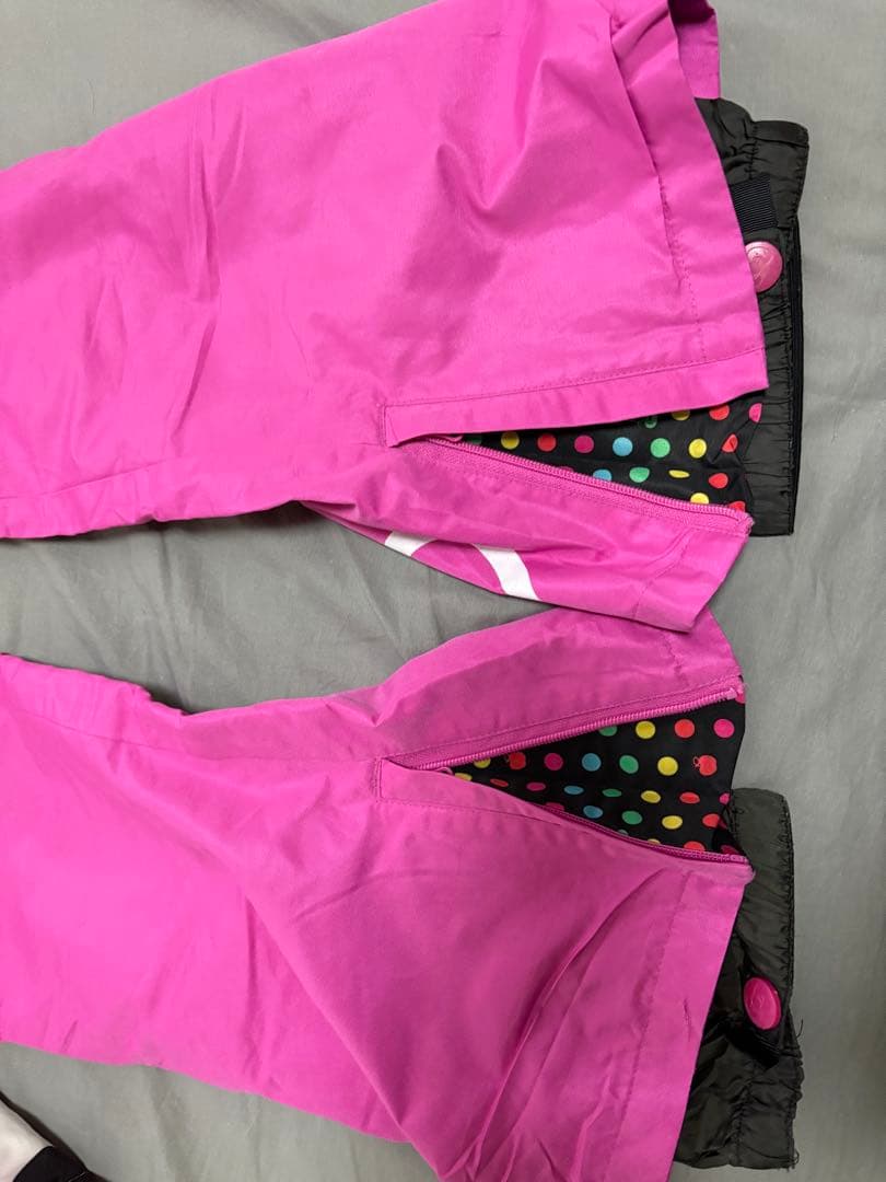 ハローキティ　スノボウェア９号上下セットおまけつき