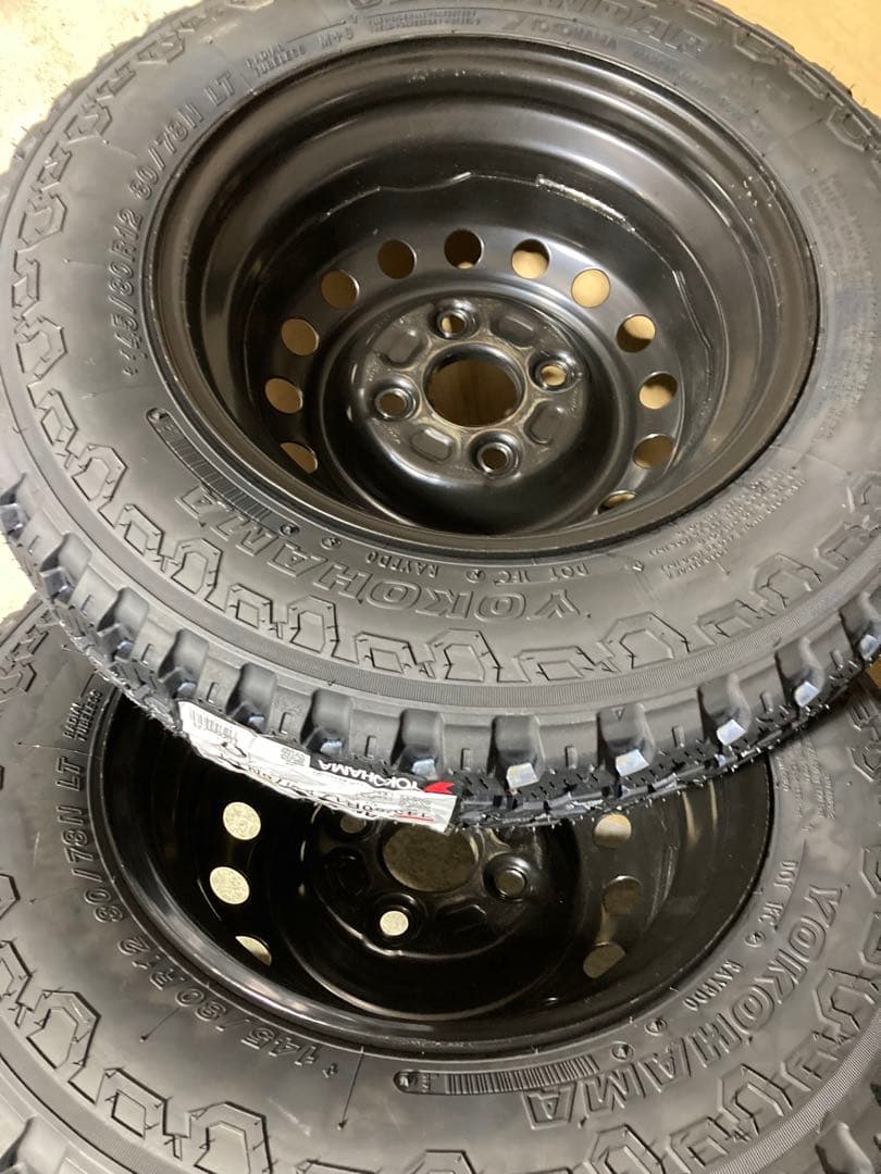 145/80r12 送料込25年 ゴツゴツタイヤ ホワイトレター