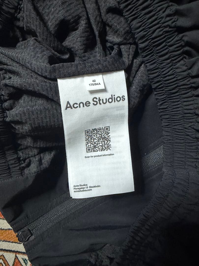 希少新品　Acne Studios ブラック ナイロンジャケット 42