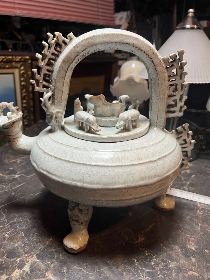 白磁香炉、獣形香炉、白磁獣形印文（はくじじゅうけいいんもんけい） 中国・景徳鎮製