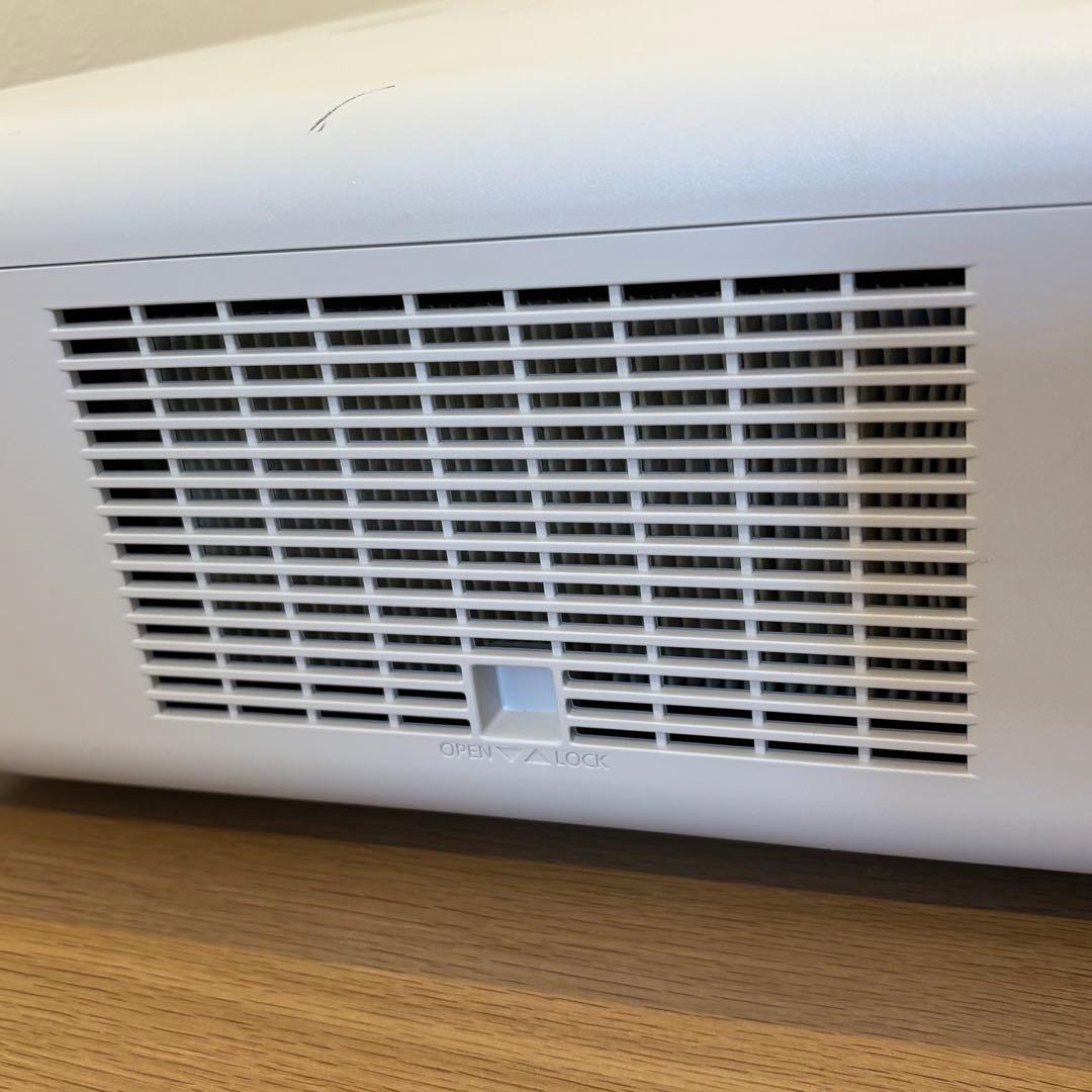 良品 Panasonic パナソニックEW630プロジェクター使用時間2047h