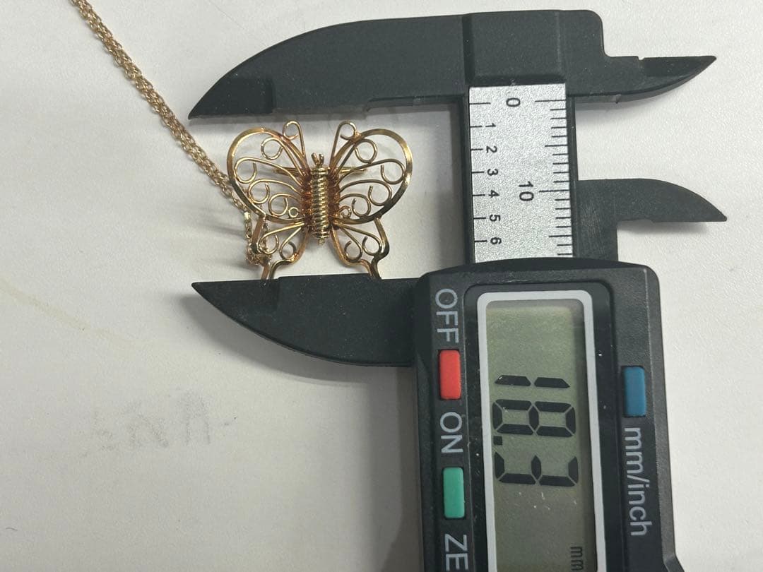 蝶々 バタフライ K18 ゴールド750 重さ3,18g ブローチ