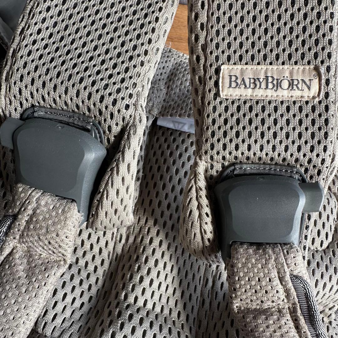 【美品】BABYBJÖRN ONEKAIAir 抱っこ紐メッシュ グレーベージュ