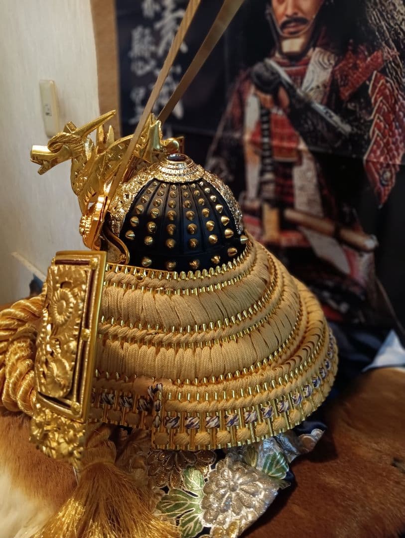 大型サイズ端午の節句伝統的な日本の武士の高級兜飾り装大桐櫃２５号サイズ置物