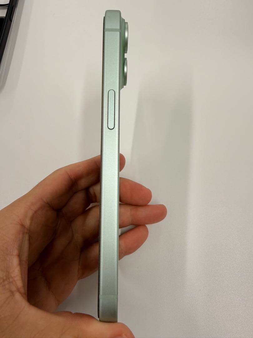 Apple iPhone 15 グリーン